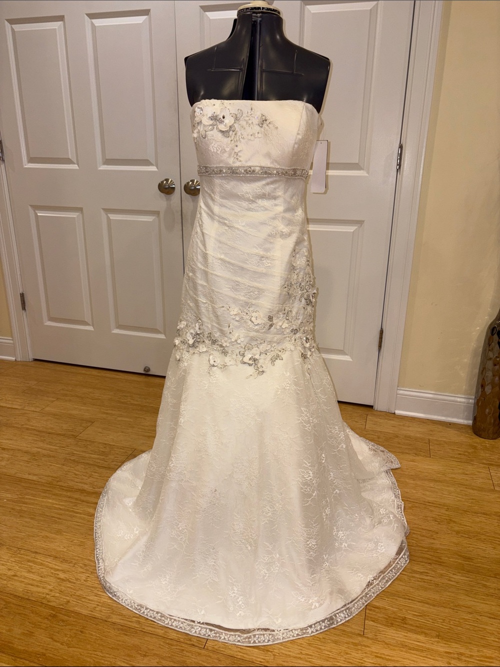 NWT Oleg Cassini Strapless Mermaid Wedding Dress Lace Appliqué Ivory Size 12